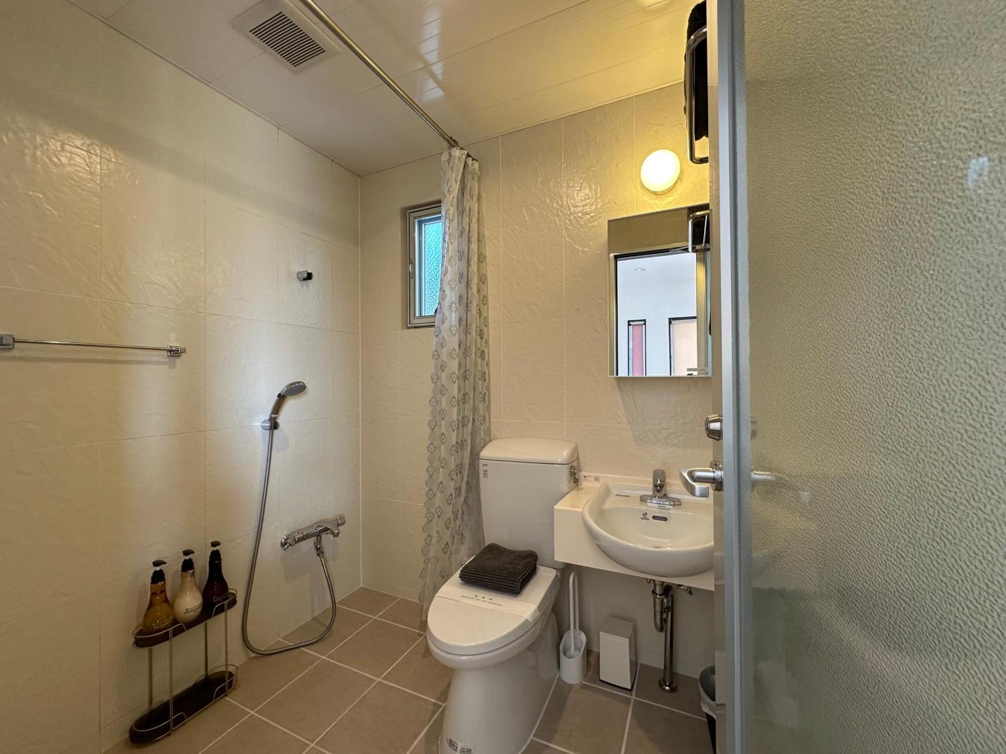 White Reef Apartment Uruma Bagian luar foto